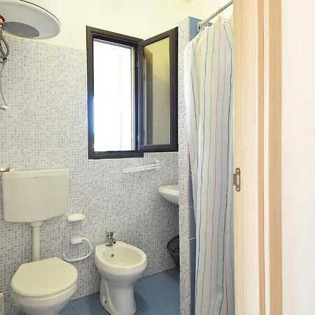 Apt, 4 *